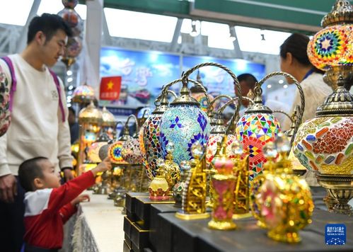 新华全媒丨多国工艺品扮靓中俄博览会 工艺美术品及礼仪用品销售热度攀升